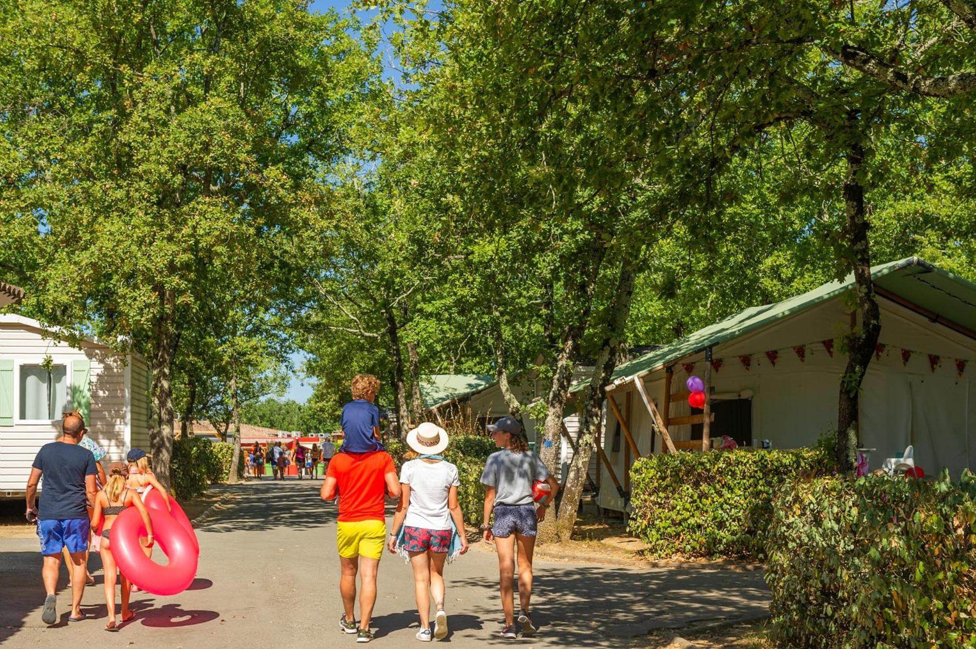 Camping Domaine De Chaussy Lagorce  Exterior photo